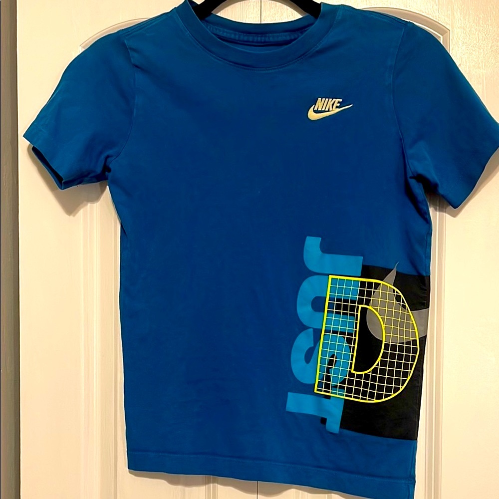 Nike Blue Short Sleeve Tee Modern Athletic Design